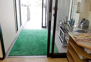 靴の履き替えは必要ありません