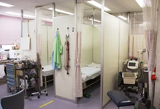 点滴用ベッドは個室タイプです